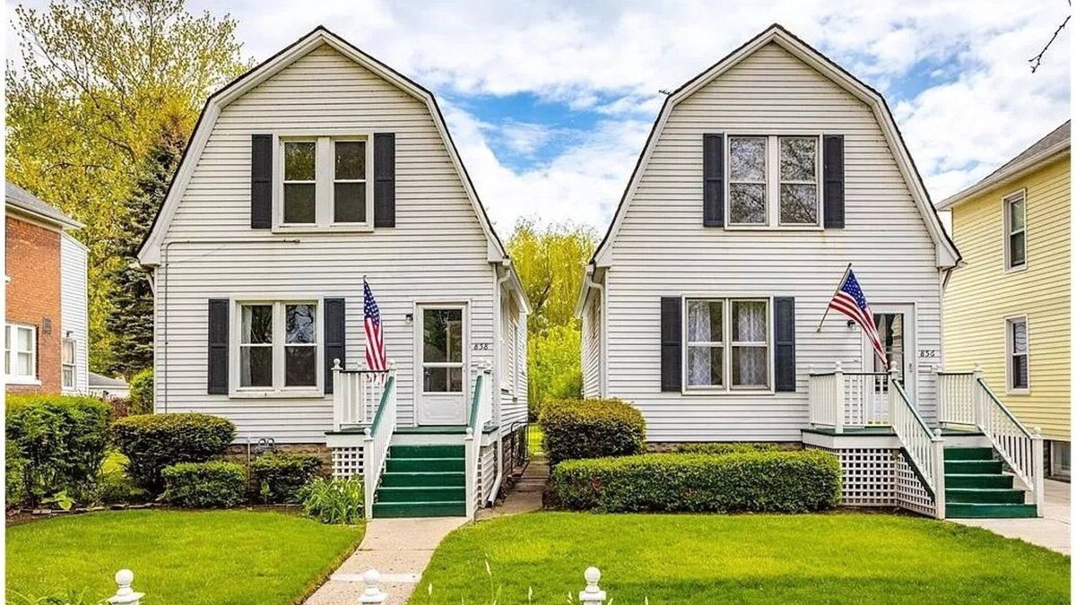 Grosse Pointe House | La Petite Jumelle: 2-Bedroom House in Grosse Pointe