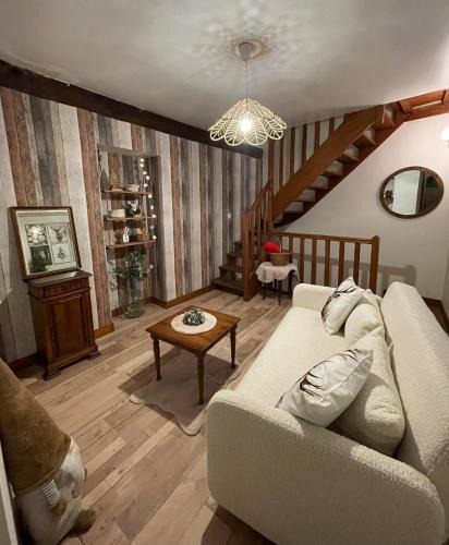 Avallon House | "La petite maison" Triplex au centre ville - Les Terres du Roy