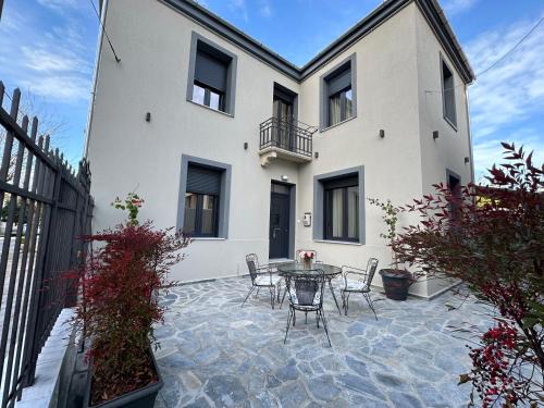 Volos City Centre House | La Petite Mansion, next to the city center!
