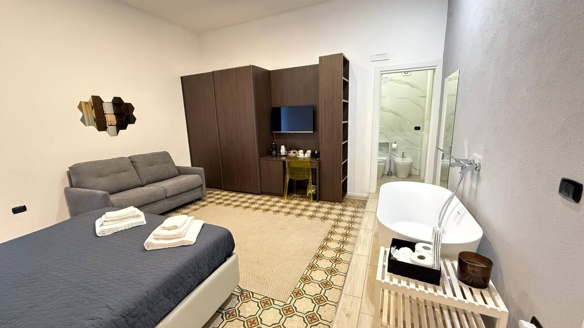 Mergellina Bed & Breakfast | LA PIAZZA SUITE