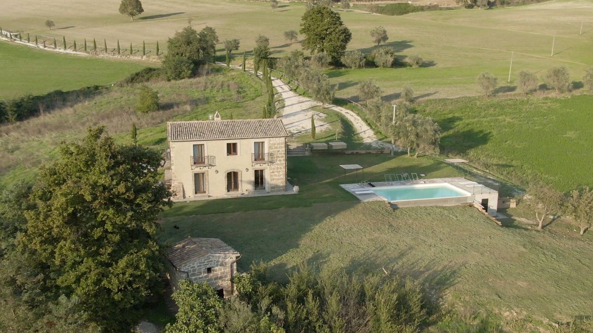 Corbara Villa | La Pietra farmhouse, private swimming pool, accommodates 6 guests