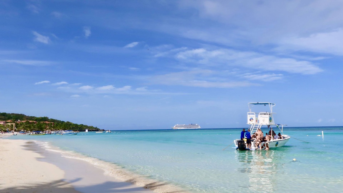 Antoneys Cay Hotel | La Placita Inn