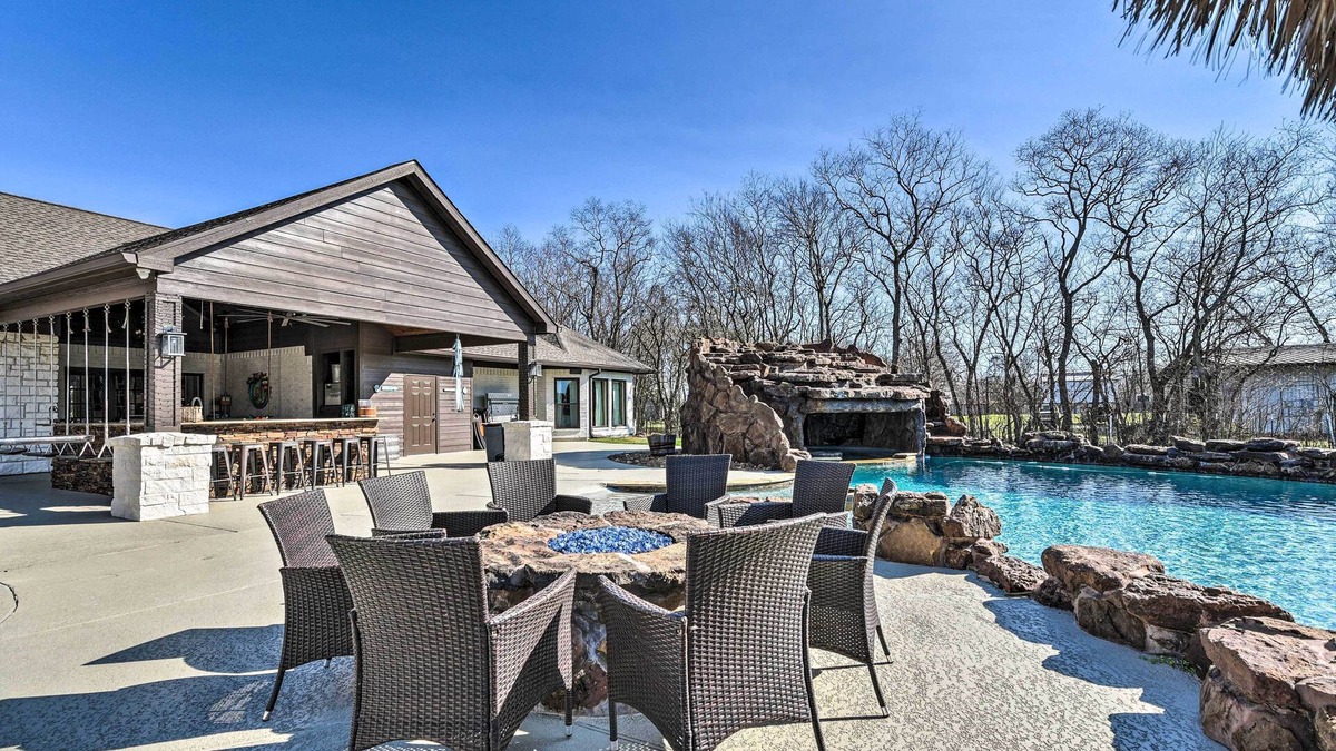 La Porte House | La Porte House w/ Grotto Pool on 5 Acres!