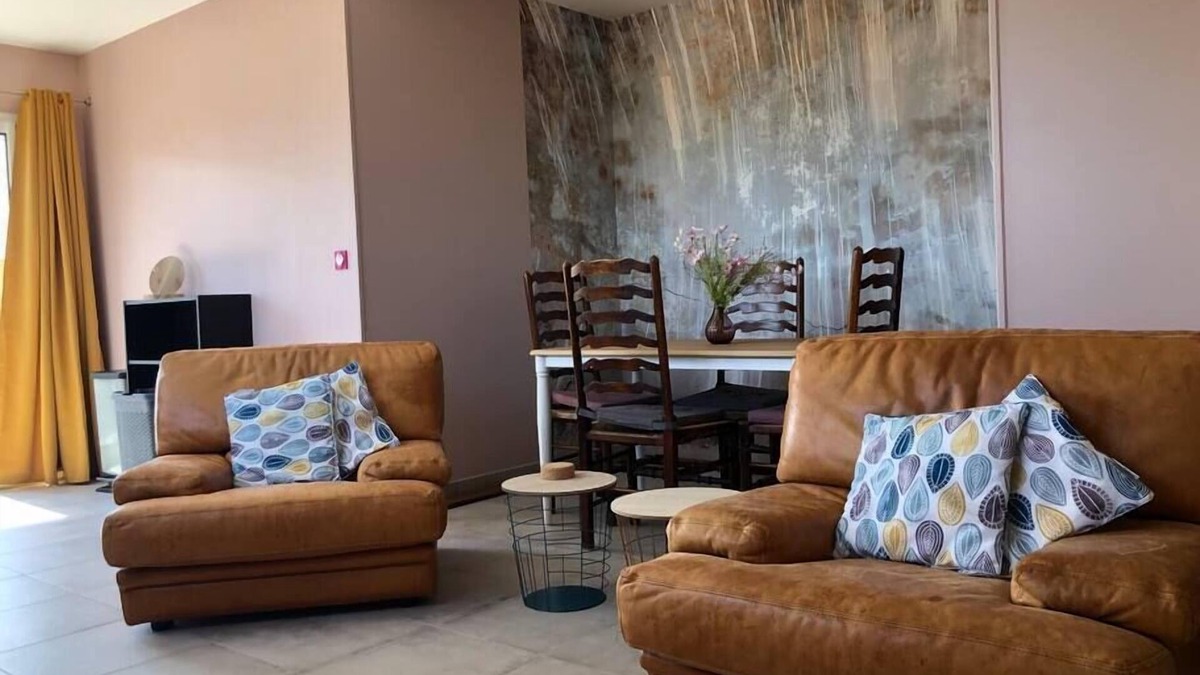 Saint-Come-de-Fresne Apartment | La poupe, F3 with terrace 60m from the sea