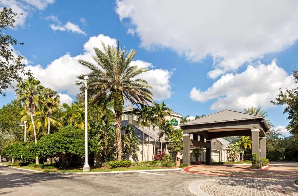 Plantation Hotel | La Quinta by Wyndham Ft. Lauderdale Plantation