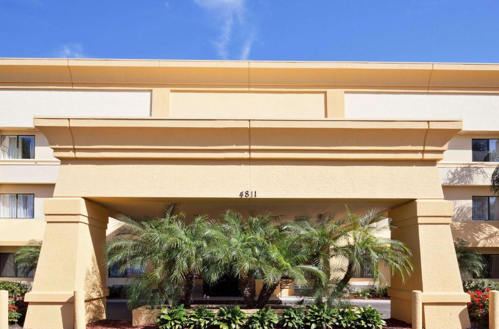 Tampa Hotel | La Quinta by Wyndham Tampa Fairgrounds - Casino