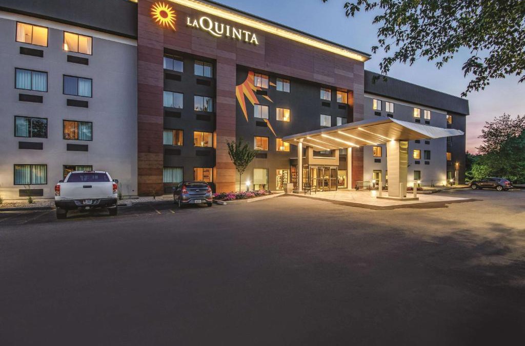 Windsor Locks Hotel | La Quinta by Wyndham Hartford Bradley Airport