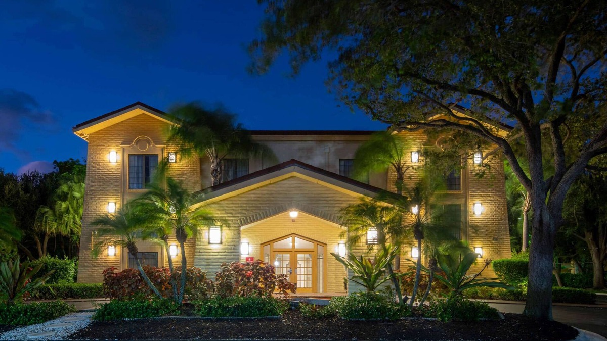 Deerfield Beach Hotel | La Quinta East Deerfield Beach - Boca Raton