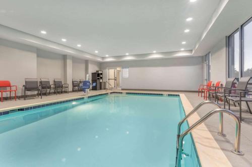 Bloomington Hotel | La Quinta Inn and Suites by Wyndham Bloomington
