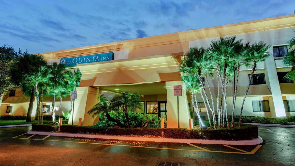 Survey Creek Hotel | La Quinta Inn by Wyndham Ft. Lauderdale Tamarac East