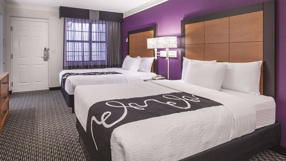 San Marcos Hotel | La Quinta Inn by Wyndham San Marcos