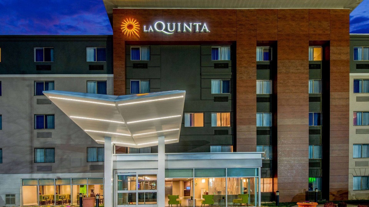 Linthicum Heights Hotel | La Quinta Inn & Suites by Wyndham Baltimore BWI Airport