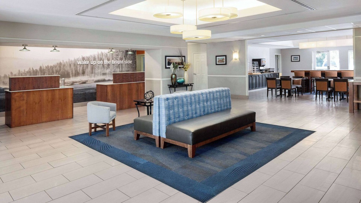Greenacres Hotel | La Quinta Inn & Suites by Wyndham Bakersfield North