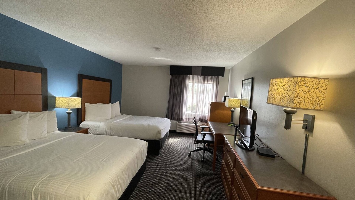 Baton Rouge Hotel | La Quinta Inn & Suites by Wyndham Baton Rouge Siegen Lane
