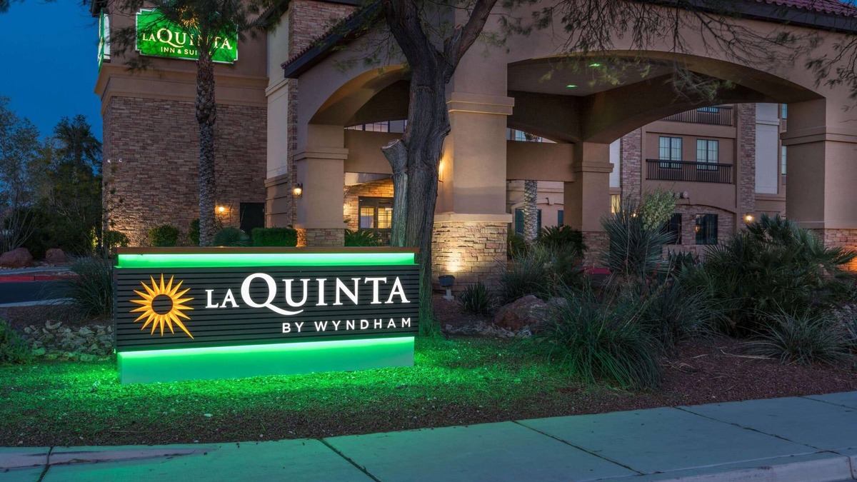Paradise Hotel | La Quinta Inn & Suites by Wyndham Las Vegas Airport South