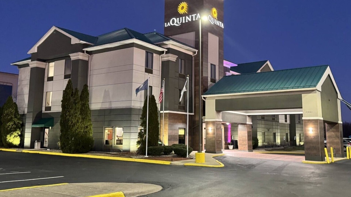 Jeffersontown Hotel | La Quinta Inn & Suites by Wyndham Louisville East