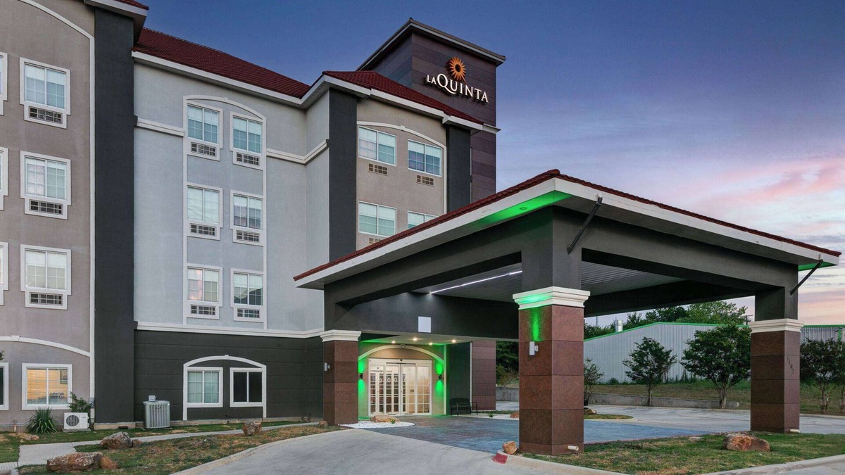 Decatur Hotel | La Quinta Inn & Suites by Wyndham Decatur