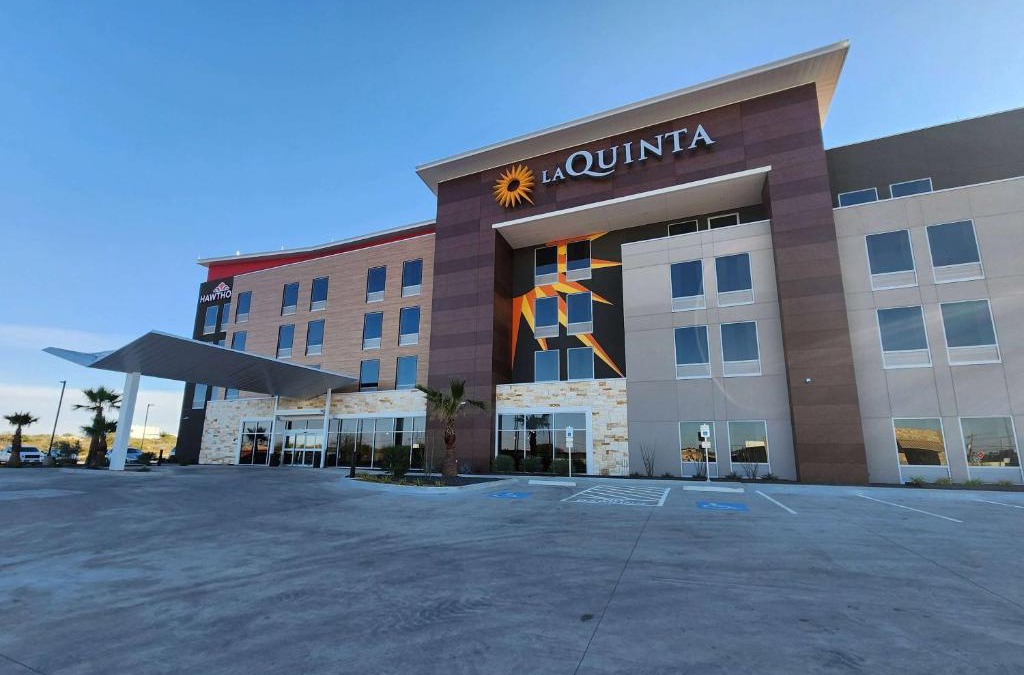 Amistad National Recreational Area Hotel | La Quinta Inn & Suites by Wyndham Del Rio