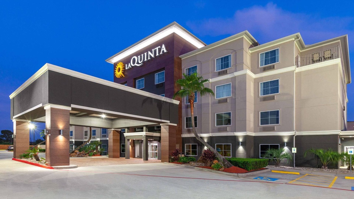 Northeast Houston Hotel | La Quinta Inn & Suites by Wyndham Houston Channelview