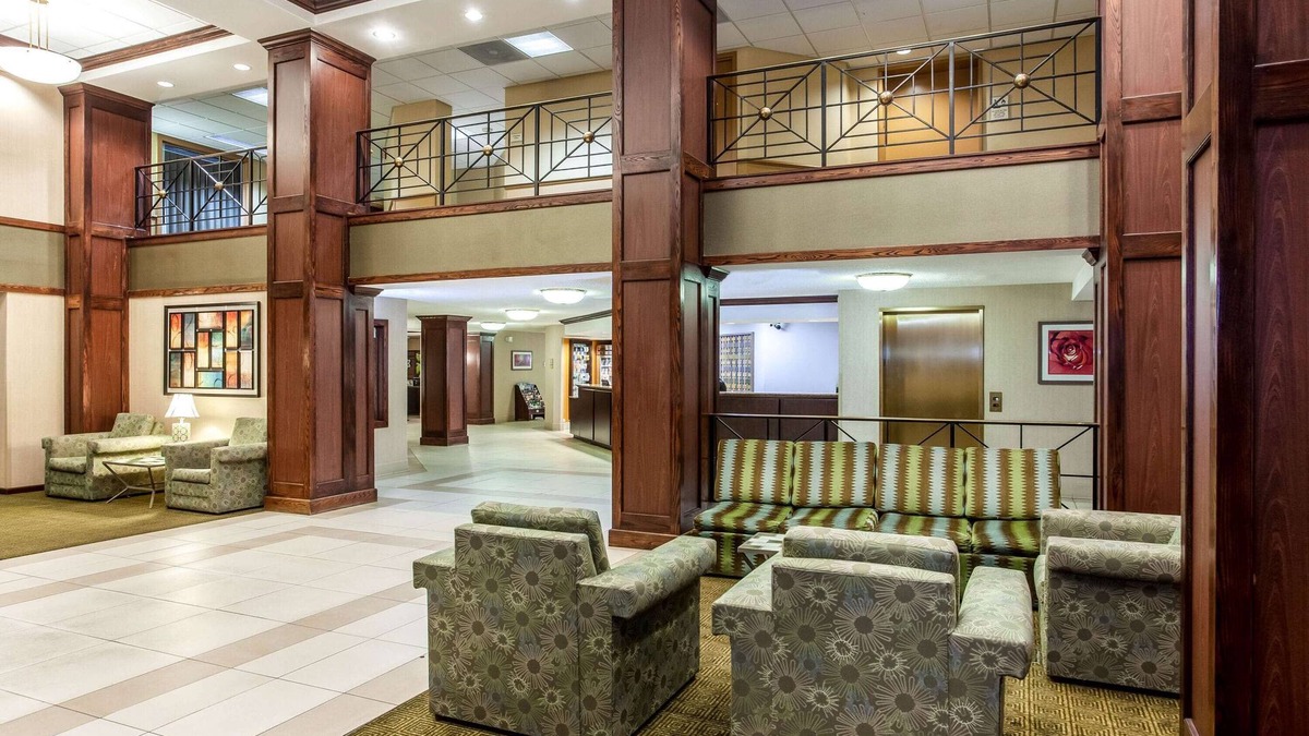 Glendale Hotel | La Quinta Inn & Suites by Wyndham Milwaukee Bayshore Area