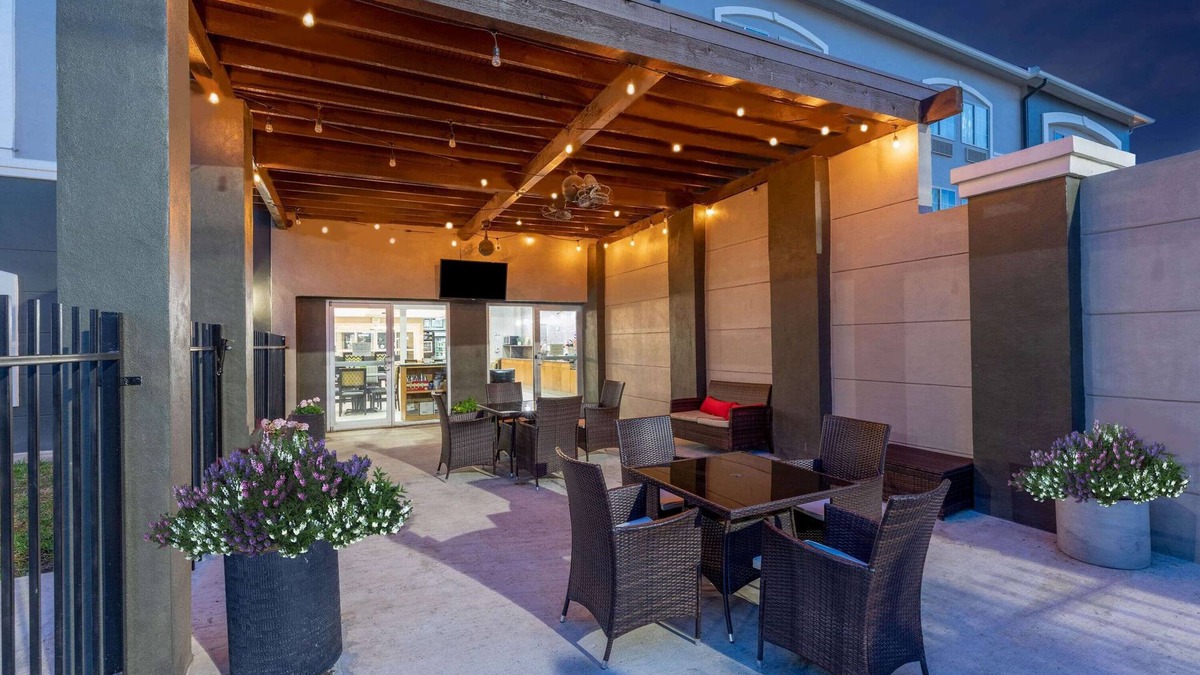 Laredo Hotel | La Quinta Inn & Suites by Wyndham Laredo Airport