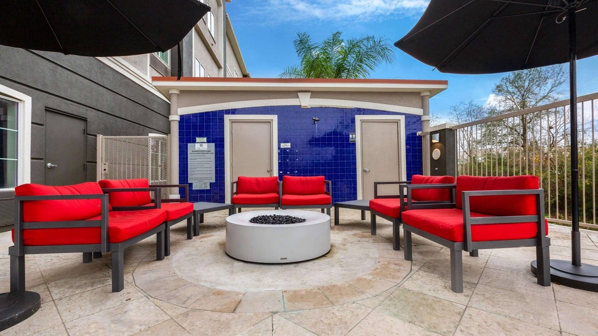 Alvin Hotel | La Quinta Inn & Suites by Wyndham Alvin