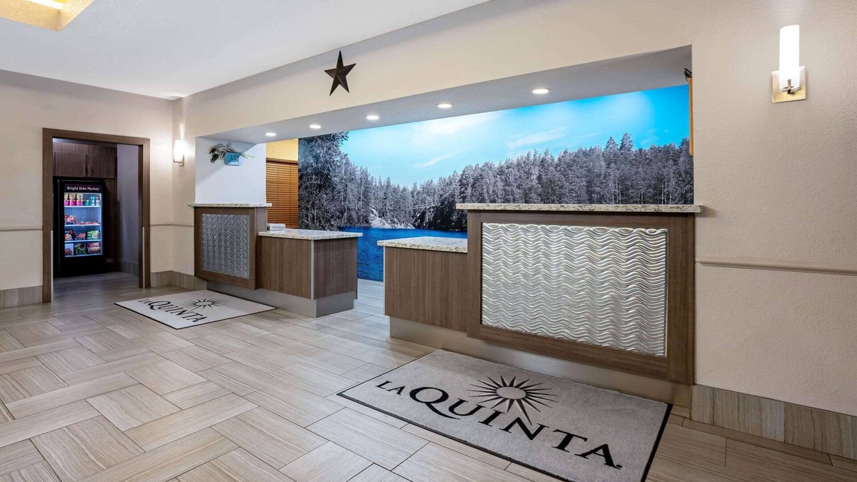 Conroe Hotel | La Quinta Inn & Suites by Wyndham Conroe