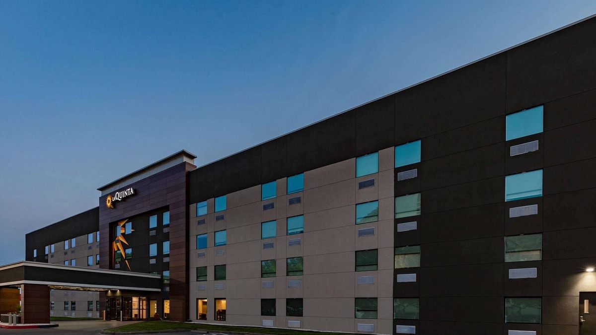 Sharpstown Hotel | La Quinta Inn & Suites by Wyndham Houston Southwest