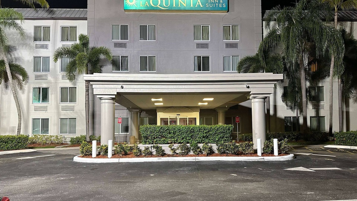 Sunrise Hotel | La Quinta Inn & Suites by Wyndham Sawgrass