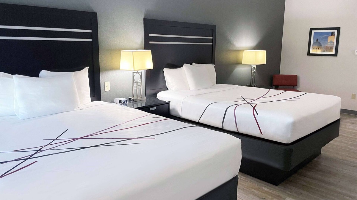Tulsa Hotel | La Quinta Inn & Suites by Wyndham Tulsa Midtown