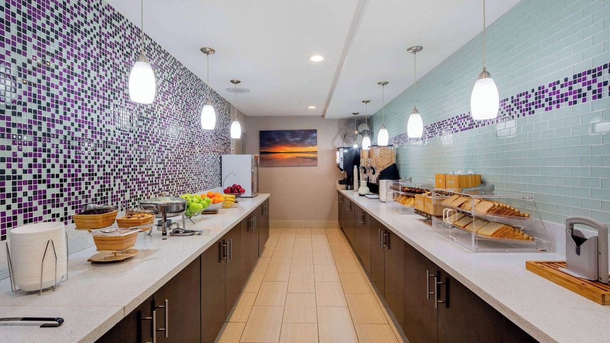 Hayward Hotel | La Quinta Inn & Suites by Wyndham Oakland - Hayward