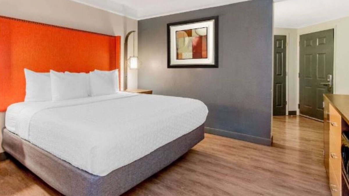 Central Business District Hotel | La Quinta New Orleans | King Room w/Various Views | Close to French Quarter