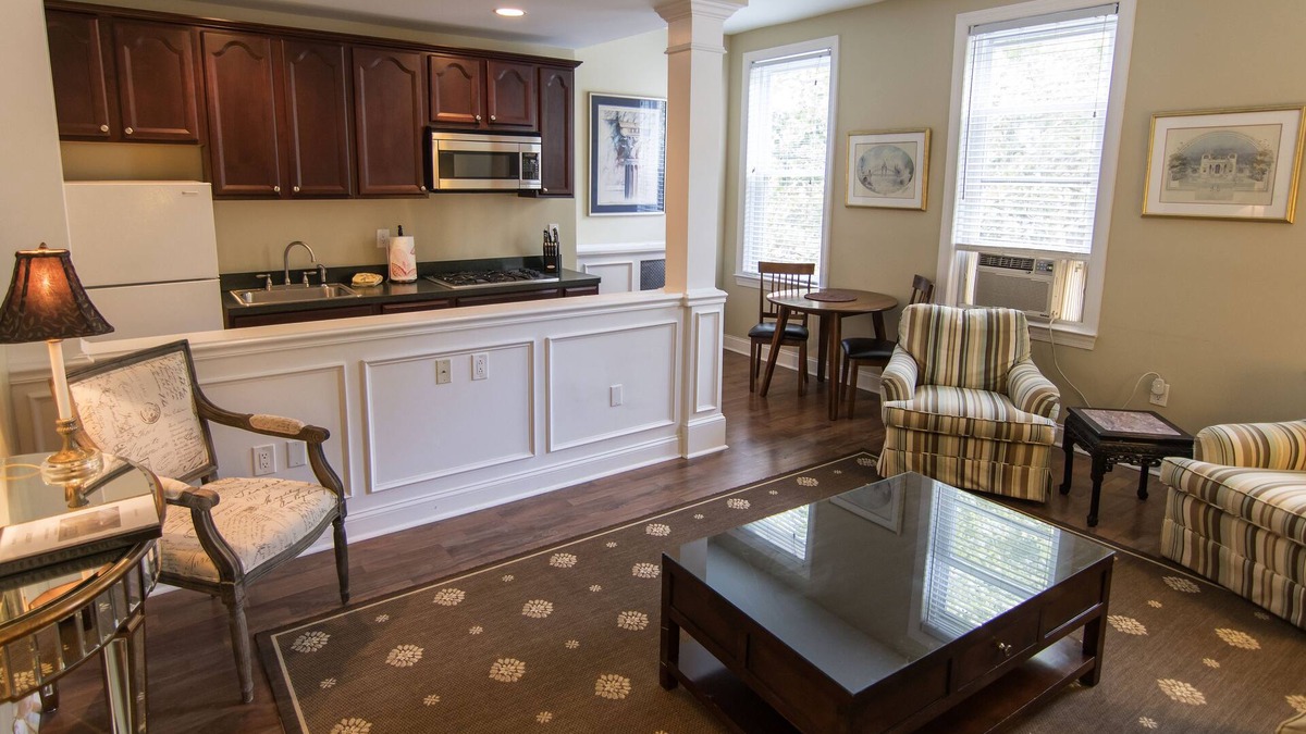 Center City Bed & Breakfast | La Reserve Bed & Breakfast