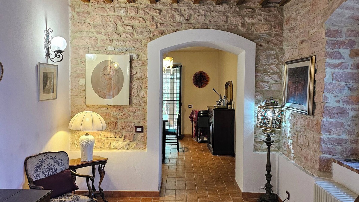 Fossato di Vico House | La Rosa dei Venti - Levante [Country House]