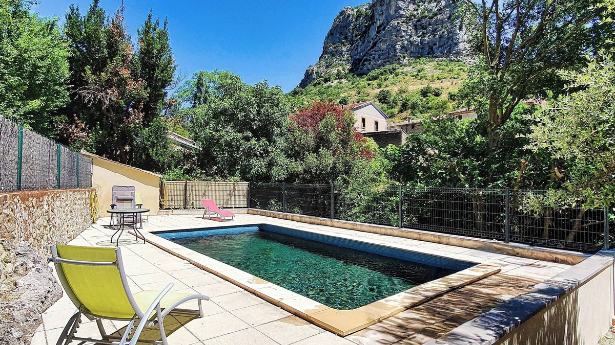 Saint-Jean-de-Bueges Apartment | La Séranne, apartment for 7 people, independent entrance.nGarden, barbecue, pool