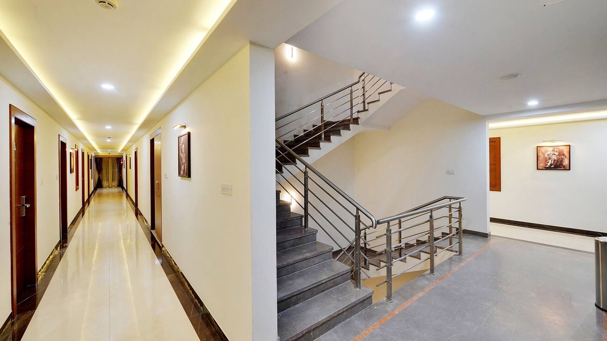 Bommasandra Hotel | La Sara Gateway