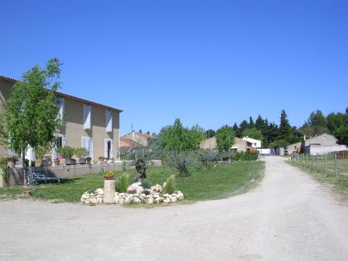 Eygalieres Bed & Breakfast | La Sarriette - Chambres d'hôtes et gîte d'étape à Eygalières