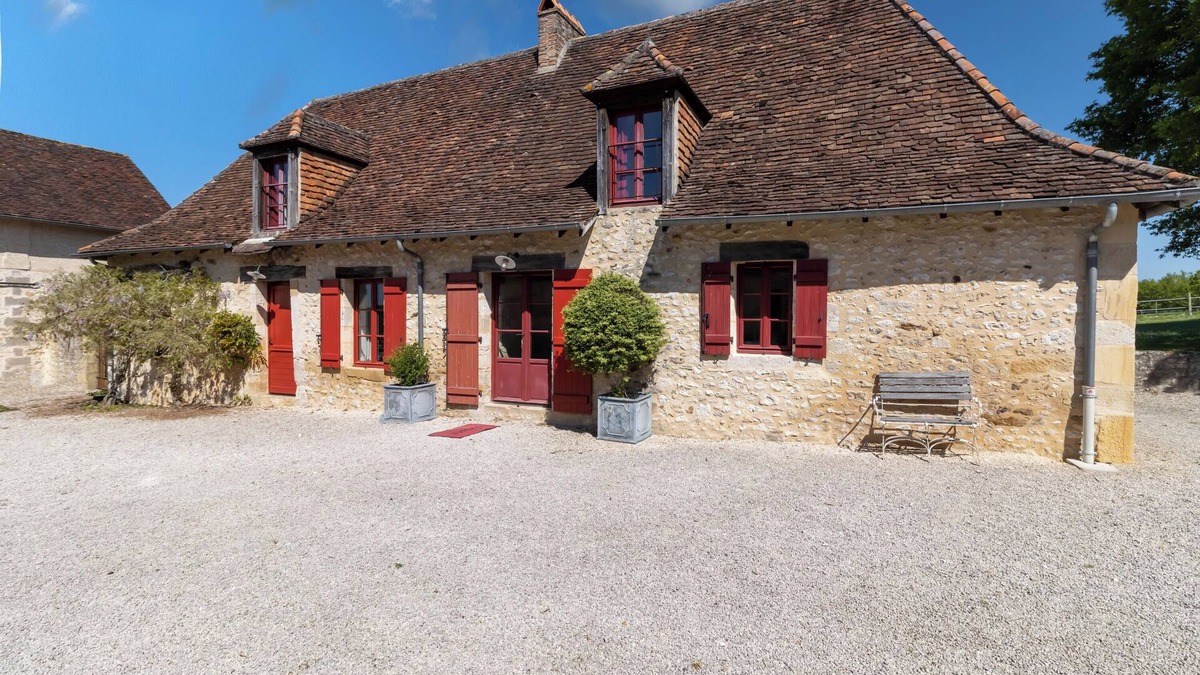 Bars House | La Sautie – Charming House with Heated Pool & Private Tennis Court, Close to Lascaux & Sarlat