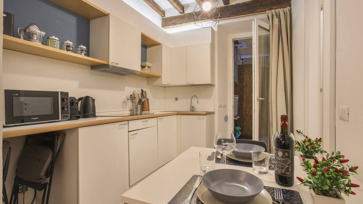 Sant' Ambrogio Apartment | La Sinagoga Suite