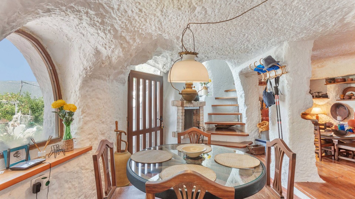Juncalillo House | 'La Solana' with mountain views, private garden and Wi-Fi
