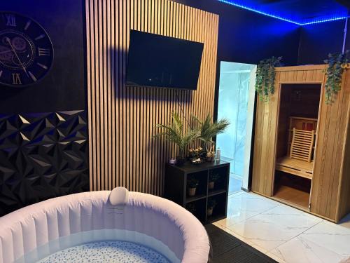 Jemeppe-sur-Meuse Apartment | La suite 7 Sauna et jacuzi