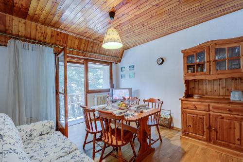 Bardonecchia Apartment | La Tana dello Scoiattolo Skiing nearby - Happy Rentals