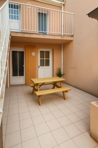 Faubourg Saint-Jacques Apartment | La Terrasse - Centre-ville - Parking - Netflix