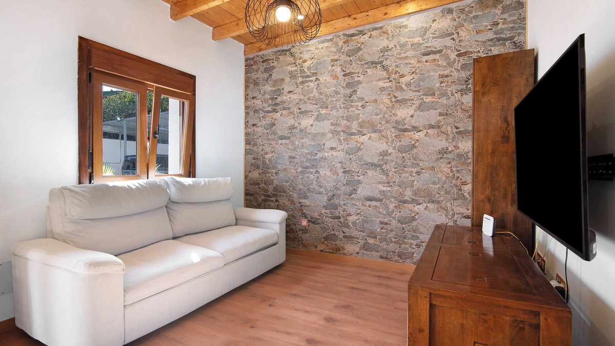 La Solana Villa | 'La Tirajanera 2' with Mountain Views, Shared Pool and Wi-Fi
