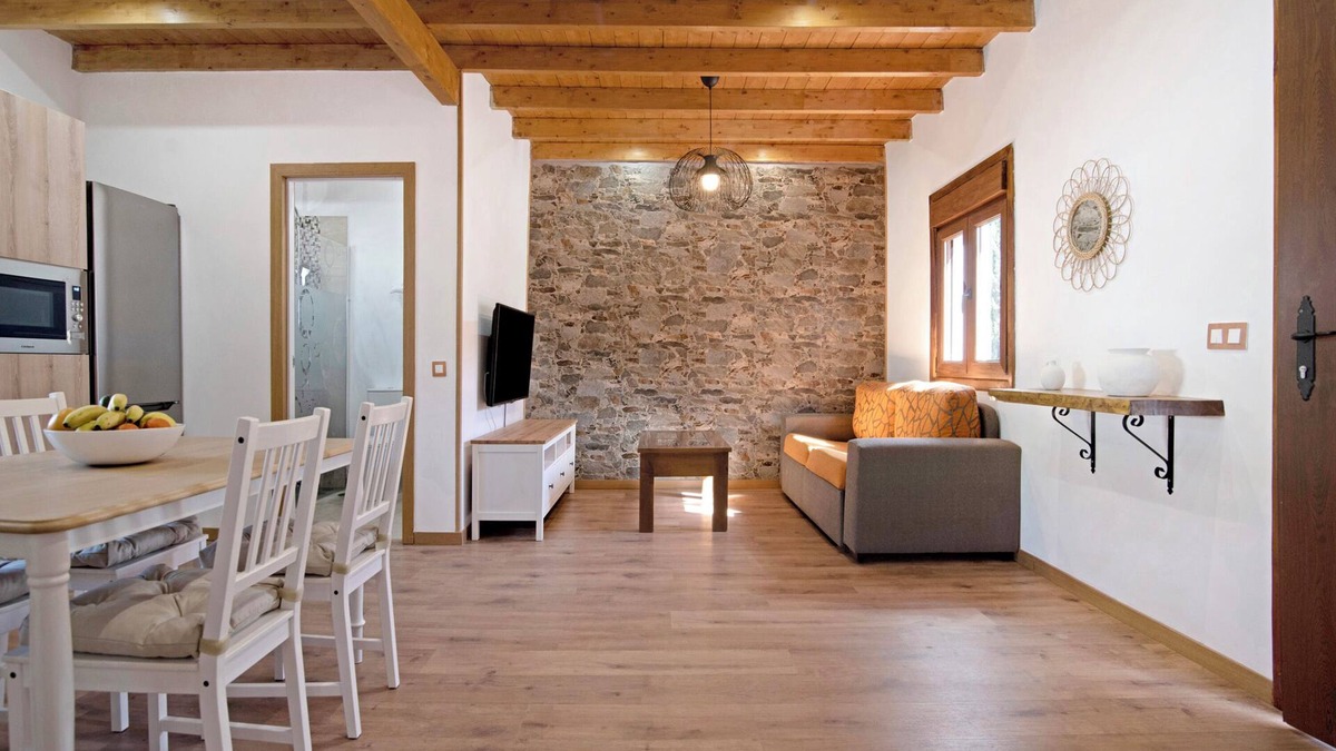 La Solana Villa | 'La Tirajanera 1' with Mountain Views, Shared Pool and Wi-Fi