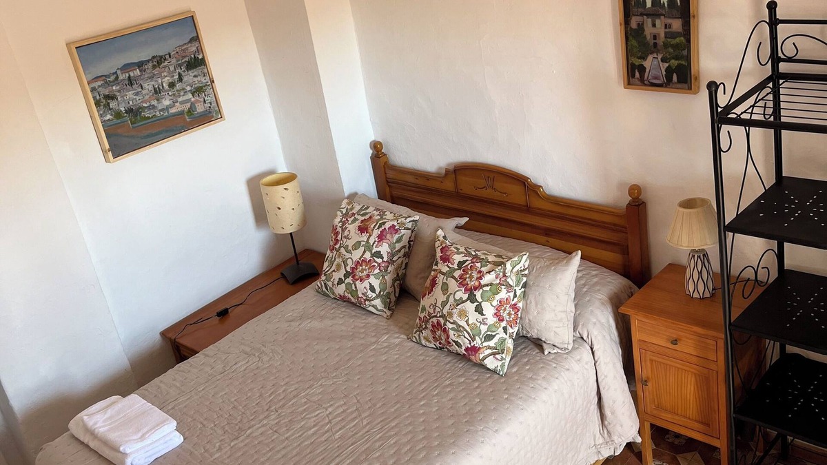 Beiro Apartment | La Torrecilla: the house on the wall