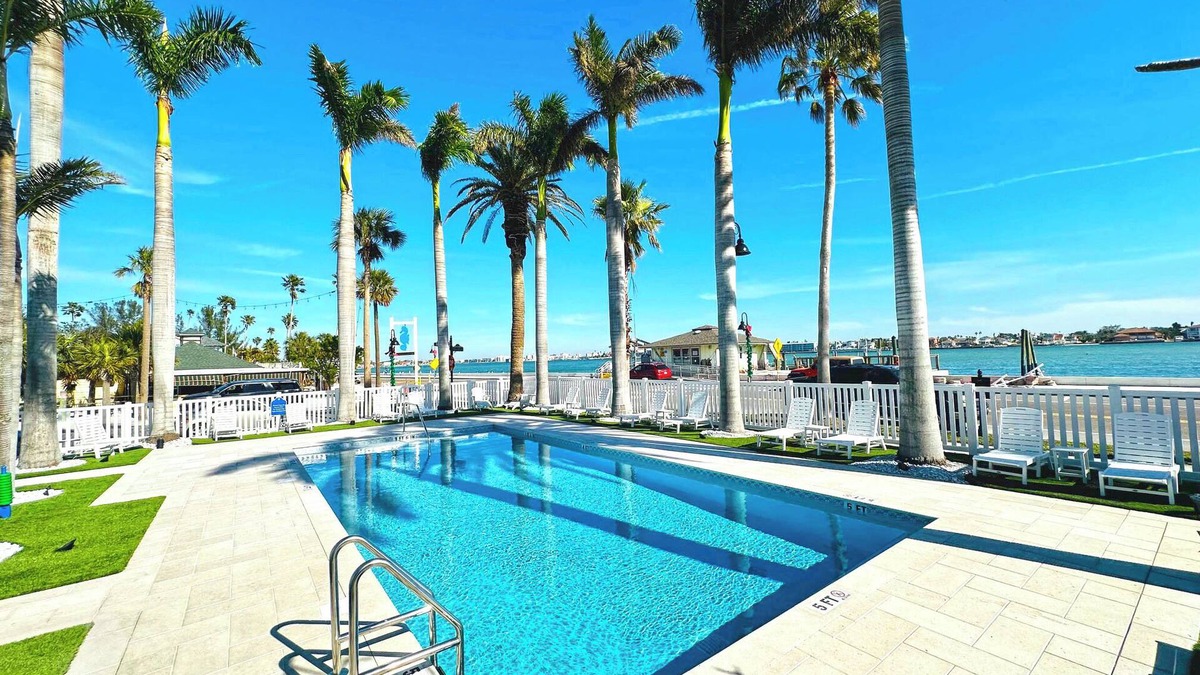 Pass-a-Grille Historic District Apartment | La Tortuga Historic Pass A Grille St Pete Beach 69