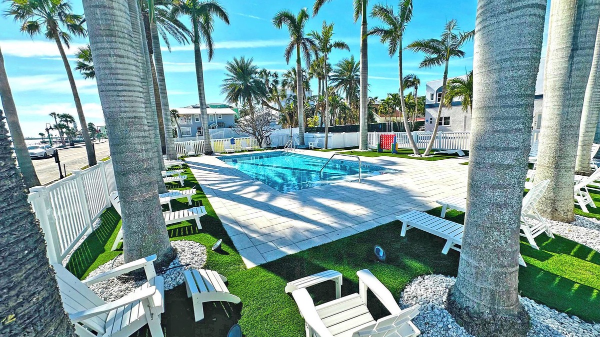 Pass-a-Grille Historic District Apartment | La Tortuga Historic Downtown Pass A Grille St Pete Beach 4