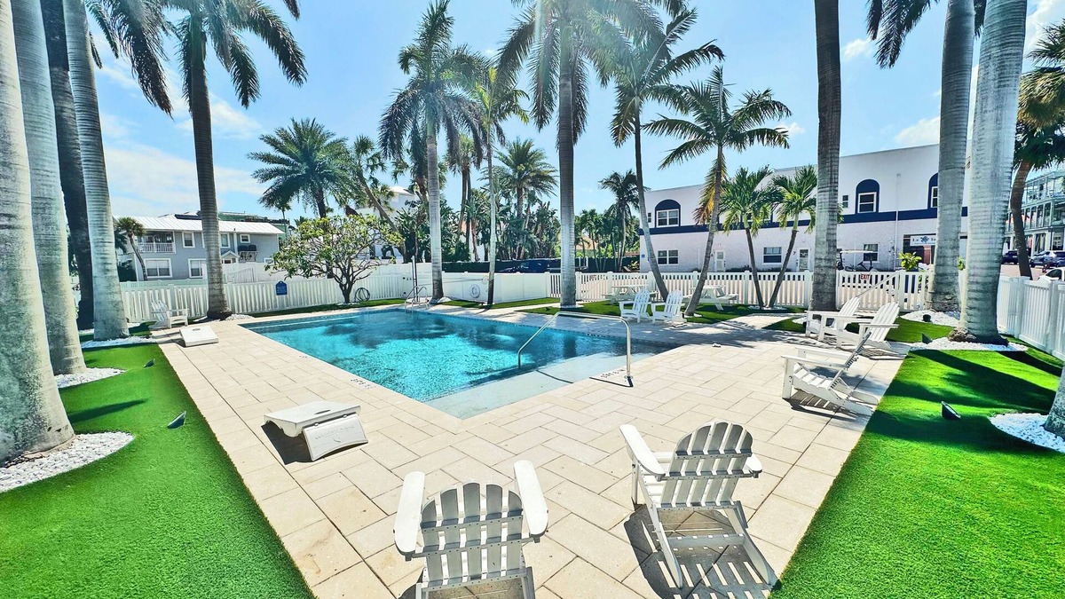 Pass-a-Grille Historic District Apartment | La Tortuga
