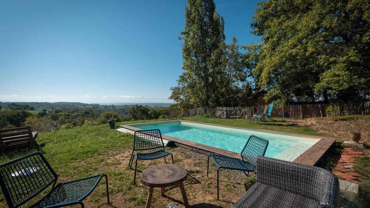 Malabat House | La Toumet – Family House with Pool and Pyrenees View